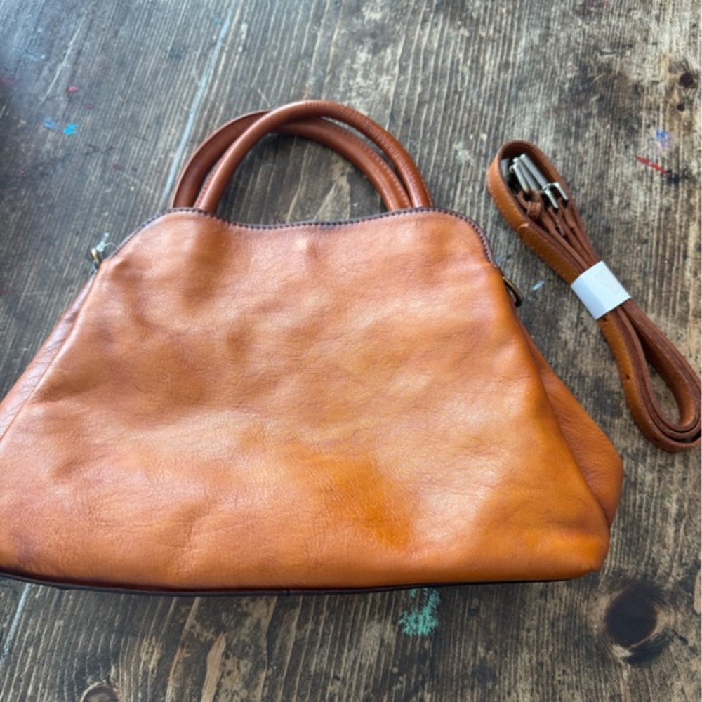 GORGEOUS and UNIQUE leather tote with removable shoulder strap! Lots of sections